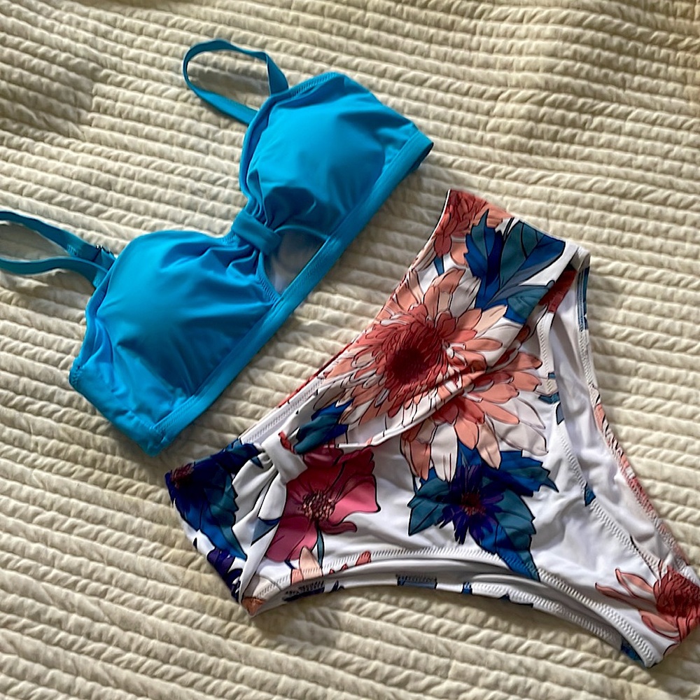 NWT Cupshe Peacock Blue and Floral Bikini